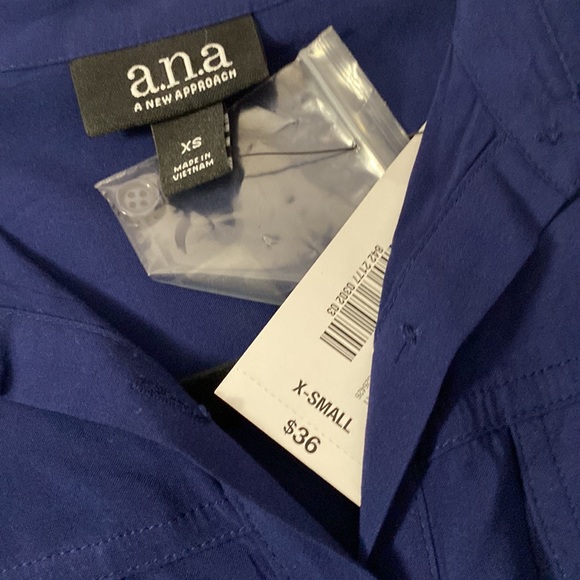 🎁 a.n.a 100% Rayon Gorgeous Color Blue, High-Low Adjustable Sleeves Blouse. - Picture 3 of 3